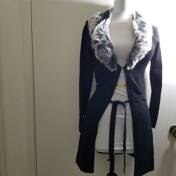 Guess Brand black sweater with removable fur collar, size M - Picture 1 of 8